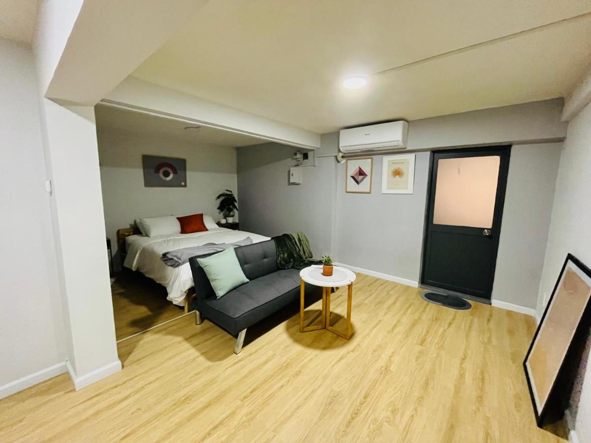 Green Box Rooms Хошимин Экстерьер фото
